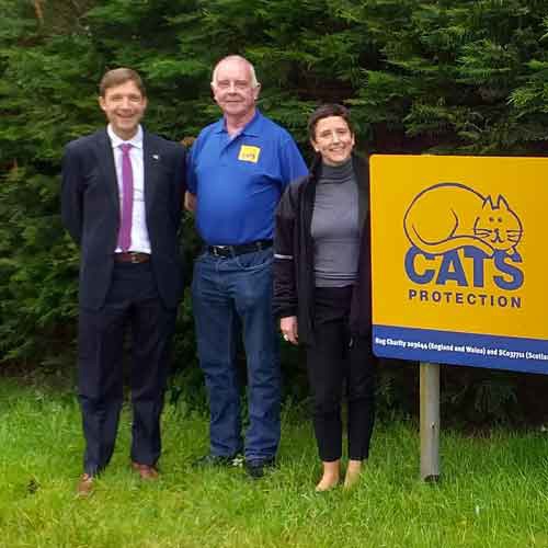 Mairi-Gougeon with James Yeates and Andy Currie, Manager of Glasgow AC