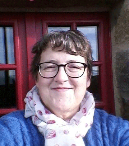 selfie of brunette woman wearing glasses